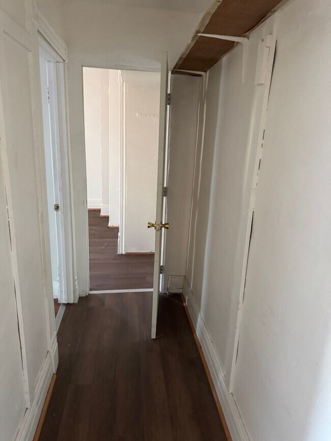 Building Photo - 3 bedroom 1 bath unit