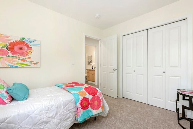 Building Photo - Must-see property that still feels brand new