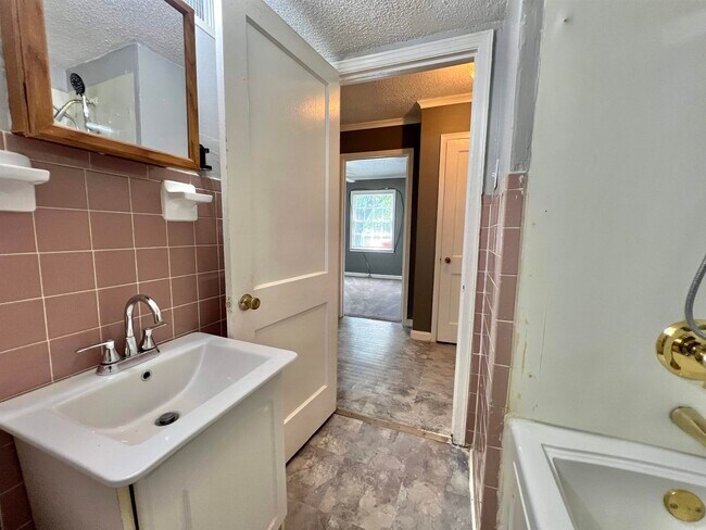 Building Photo - 4045 MICHAEL Dr
