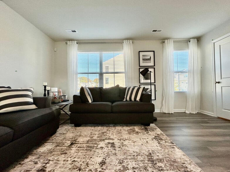 Building Photo - 6137 Cutwater Cir