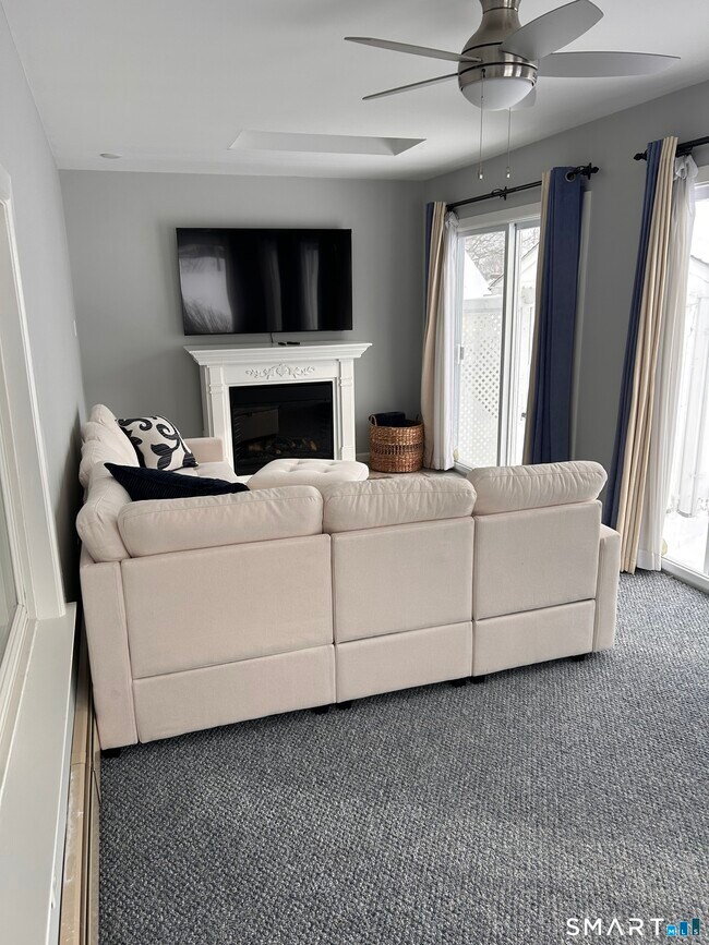 Building Photo - 22 Indianola Rd