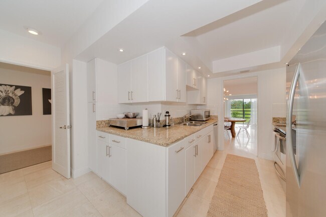 Building Photo - 11397 Pond View Dr