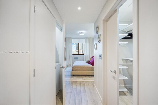 Building Photo - 999 SW 1st Ave