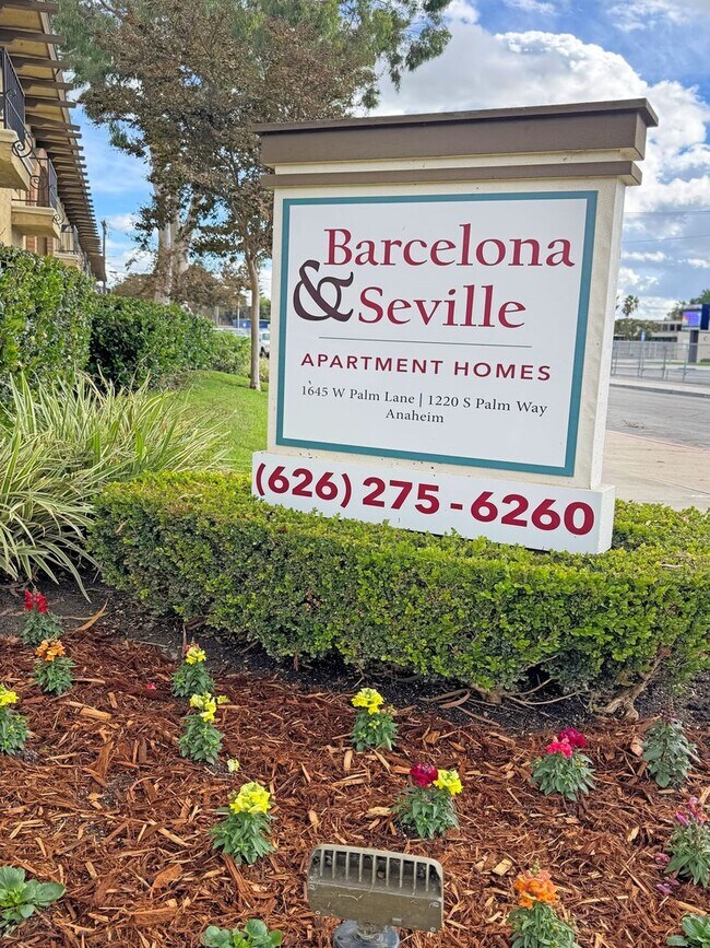 Building Photo - Unit 55 - RENT SPECIAL! 1 Bed 1 Bath Apartment Home in Anaheim, CA