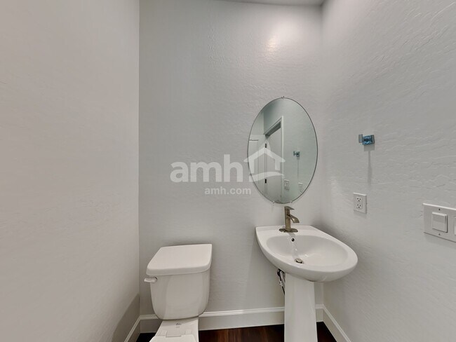 Building Photo - 17137 Puget Ave