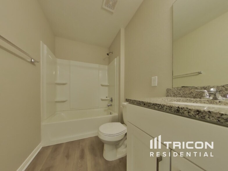Building Photo - 15680 Del Norte Dr