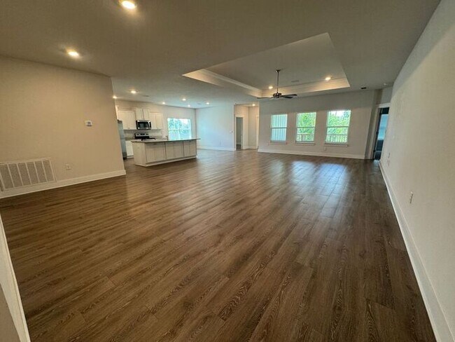 Building Photo - Gulf Breeze - Sailfish Pointe - 4 bedroom, 3 bathroom w/ 3 car garage