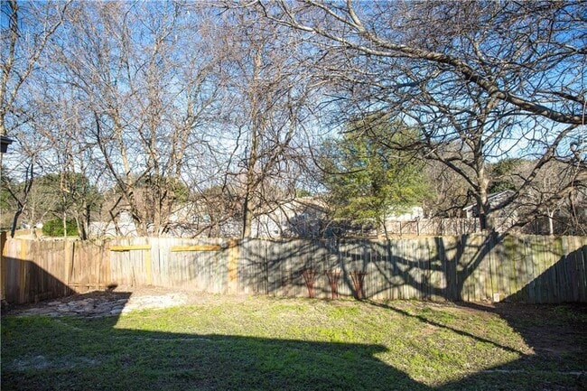 Building Photo - 5912 Shreveport Dr