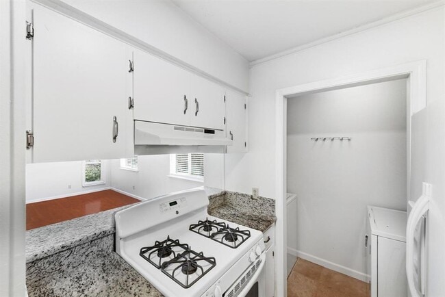 Building Photo - 6210 Shadow Valley Dr