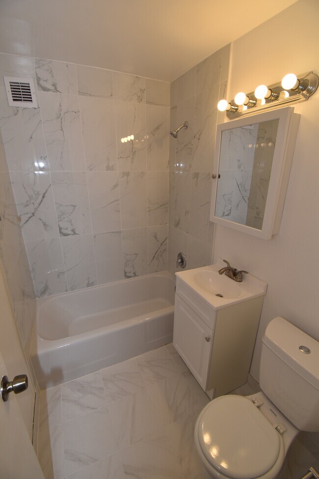 Building Photo - River Place #710-E