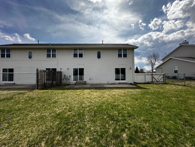 Building Photo - 1525-1527-1527 O Keefe Rd