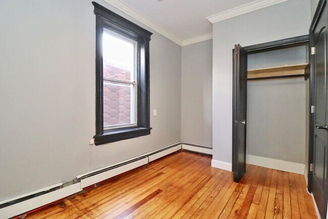 Building Photo - 388 Baldwin Ave