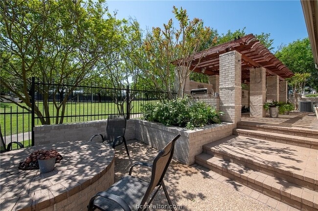 Building Photo - 4776 Stonebriar Cir