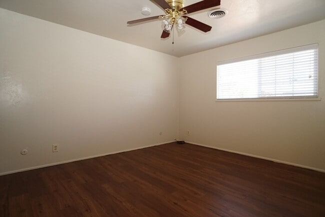 Building Photo - Cute 2 bedroom, 1 bath in Carmichael!