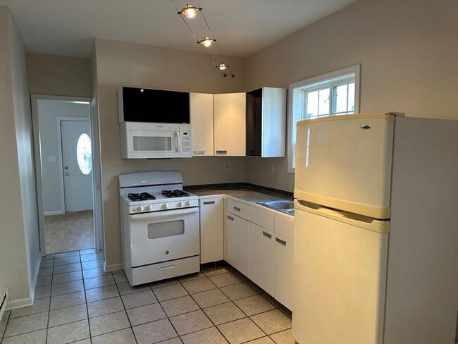 Primary Photo - 656 3rd Ave