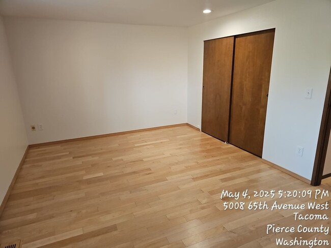 Building Photo - University Place Custom Rambler home for R...