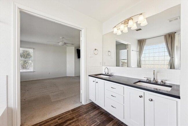Building Photo - 15721 Ecorio Dr