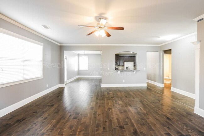 Building Photo - 823 Python Dr