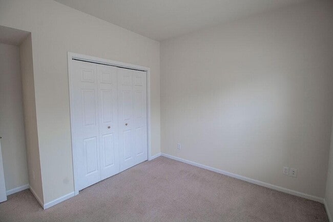 Building Photo - 1932 Center St