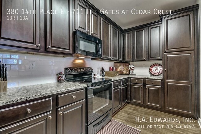 Building Photo - 380 14th Pl E