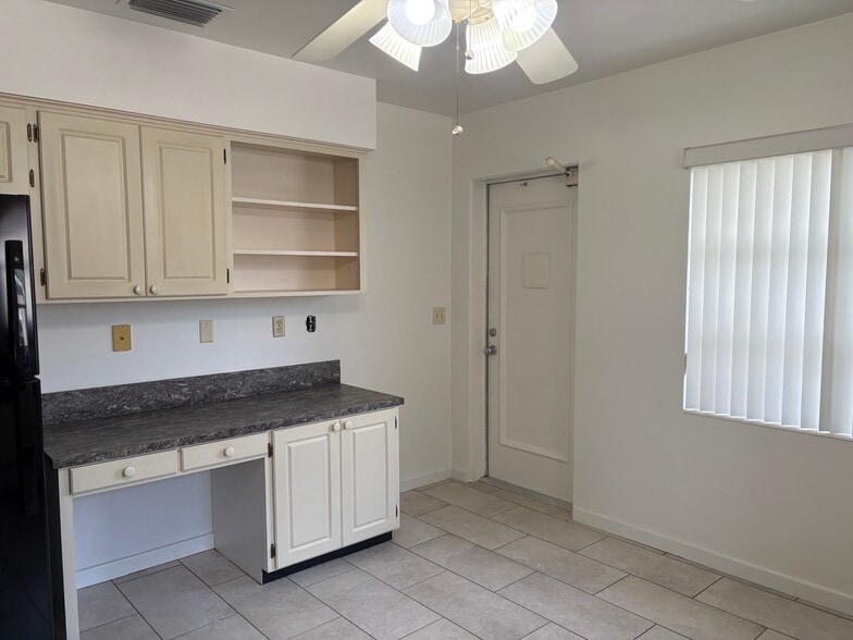 kitchen - 690 Avenue C SE