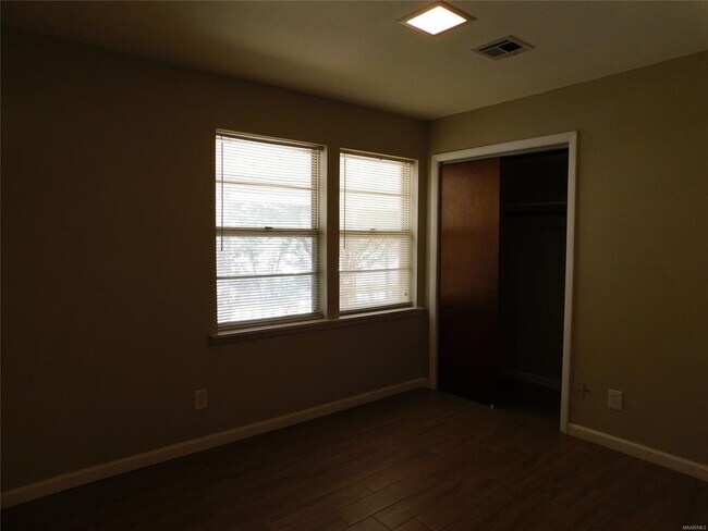 Building Photo - 733 Gillespie St