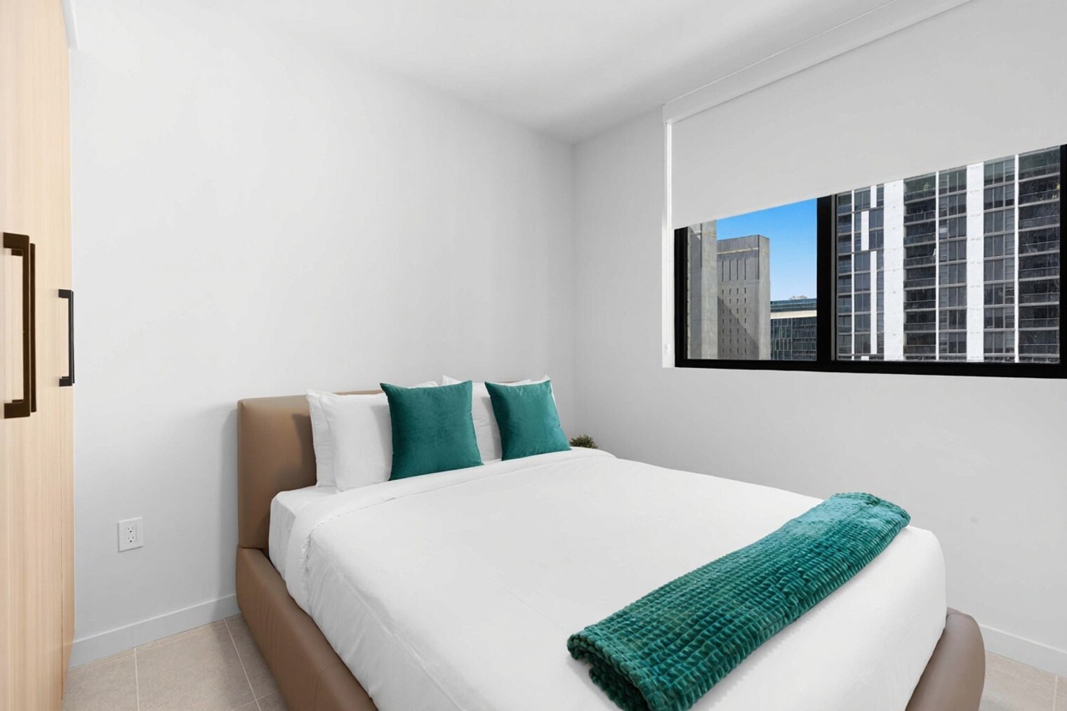 Building Photo - 501 NE 1st Ave