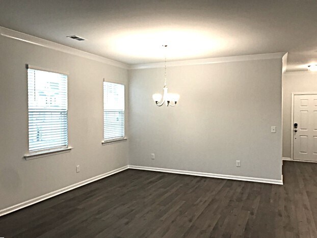 Building Photo - 518 Bush Dr