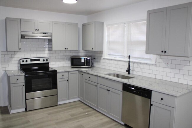 Primary Photo - 12510 East 43rd St S