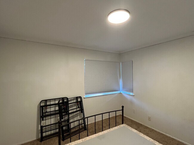 Building Photo - 354 Woodbridge St