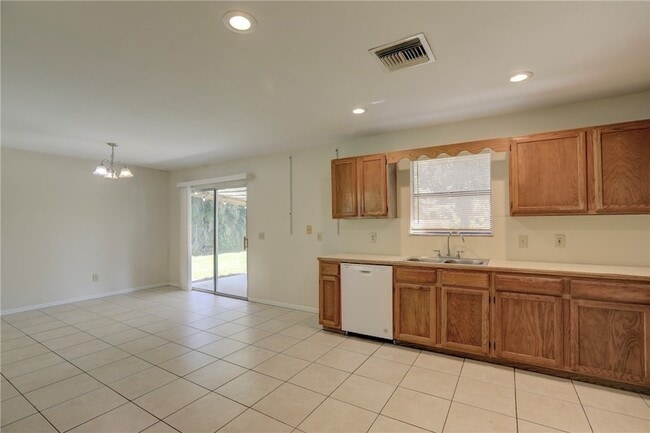 Building Photo - 950 Landsdowne Dr