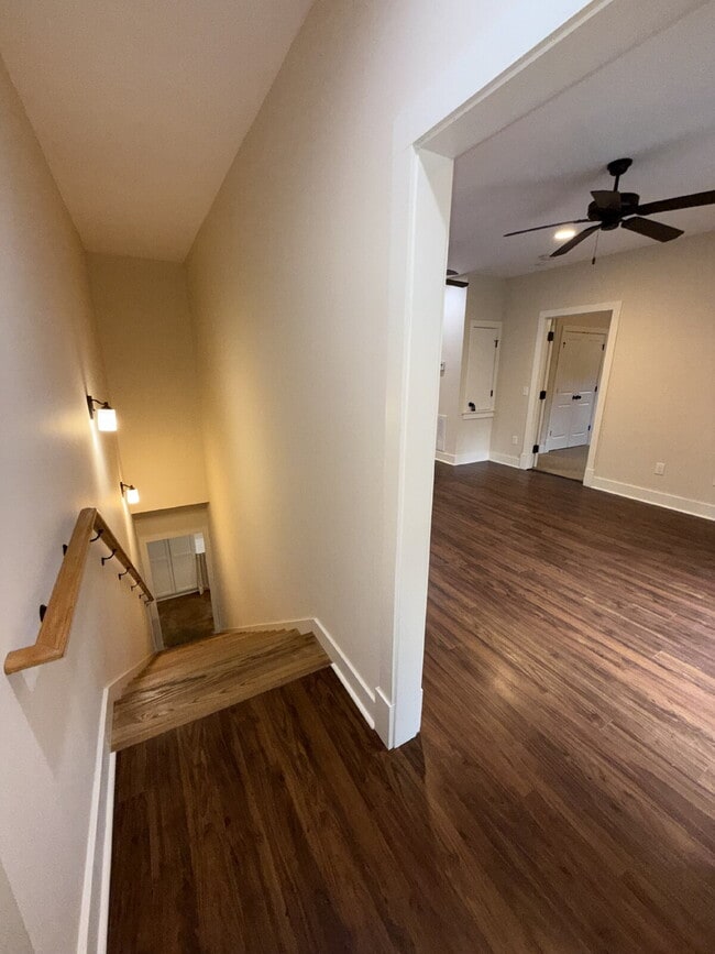 Building Photo - 712 Park Dr