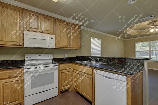 Building Photo - 2 br, 1 bath Triplex - 732 Rocky Ridge Flts