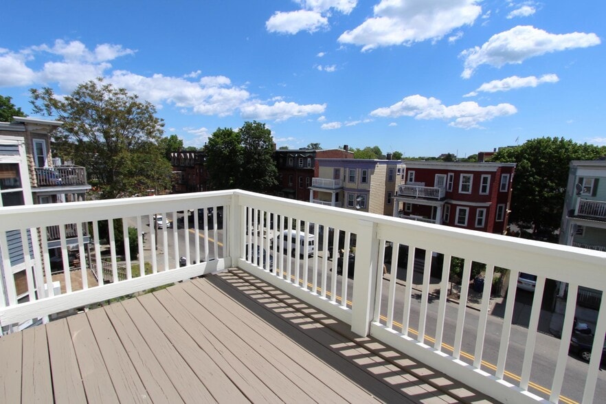 Building Photo - 109 Pleasant St