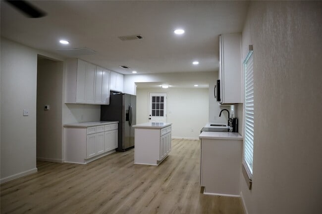 Building Photo - 621 North St