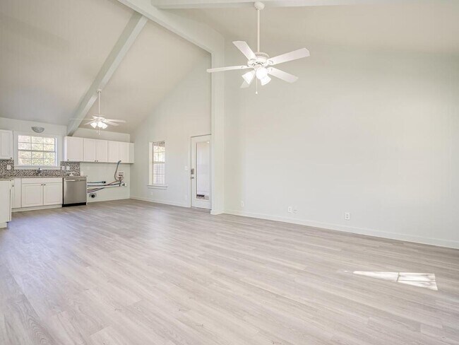 Building Photo - 14806 Longbranch Dr