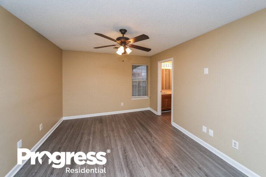 Building Photo - 5689 Riverhead Ave