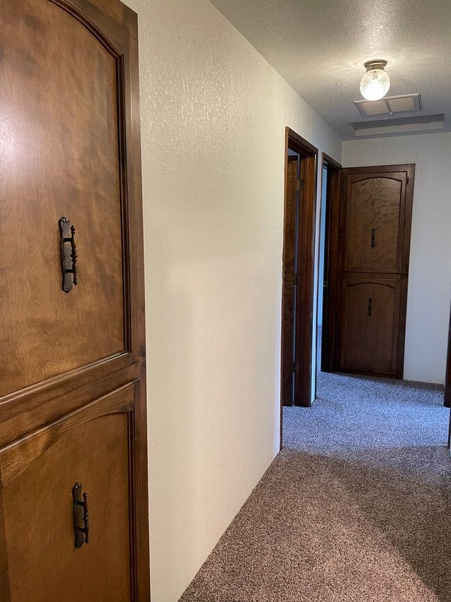 Building Photo - Very Nice 3 Bedroom 2.5 Bathroom Townhome