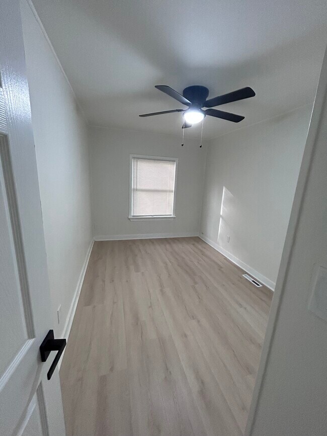 Building Photo - 6639 Alexander Ave