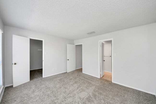 Building Photo - 3750 Tanglewilde St