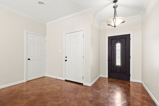 Building Photo - 3 BDR / 2 BATH Home  MOVE IN SPECIAL