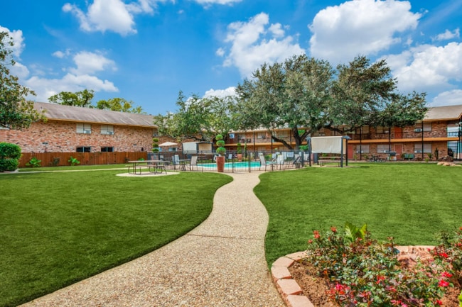 Building Photo - 501 Fuller St