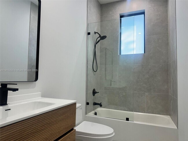 Building Photo - 119 NE 118th St