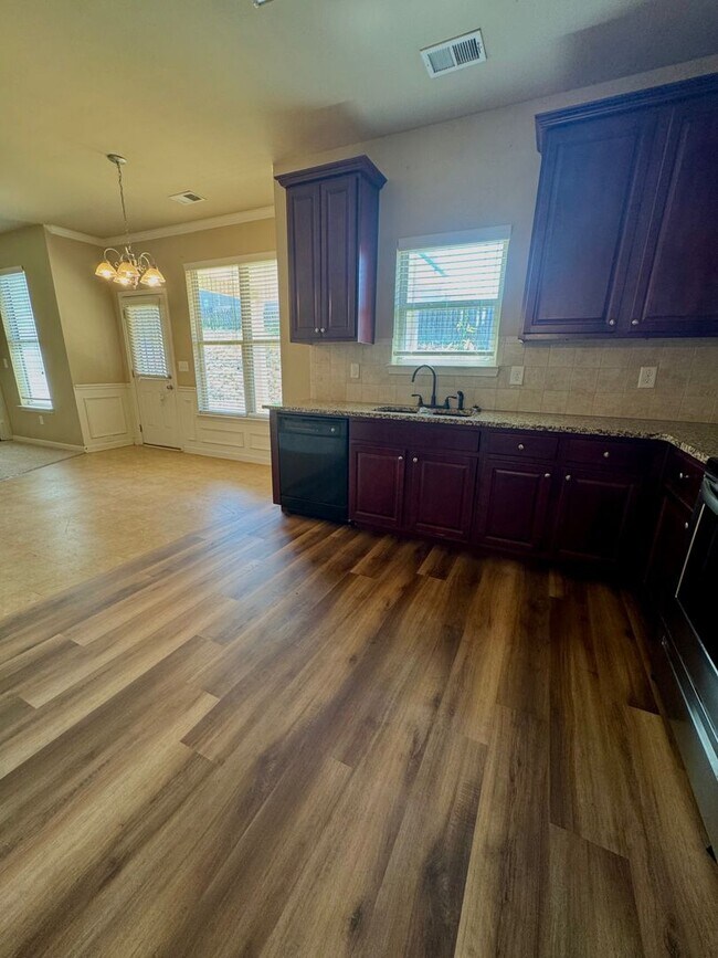 Building Photo - This beautiful 4-bedroom, 2.5-bath home Move-in ready and is waiting for you!