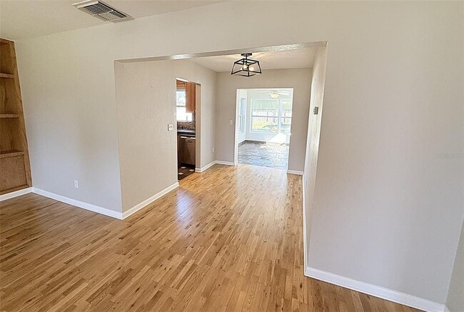 Building Photo - 105 N Aurora Ave