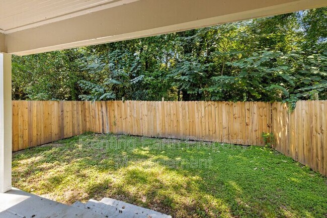 Building Photo - 1134 Oak St