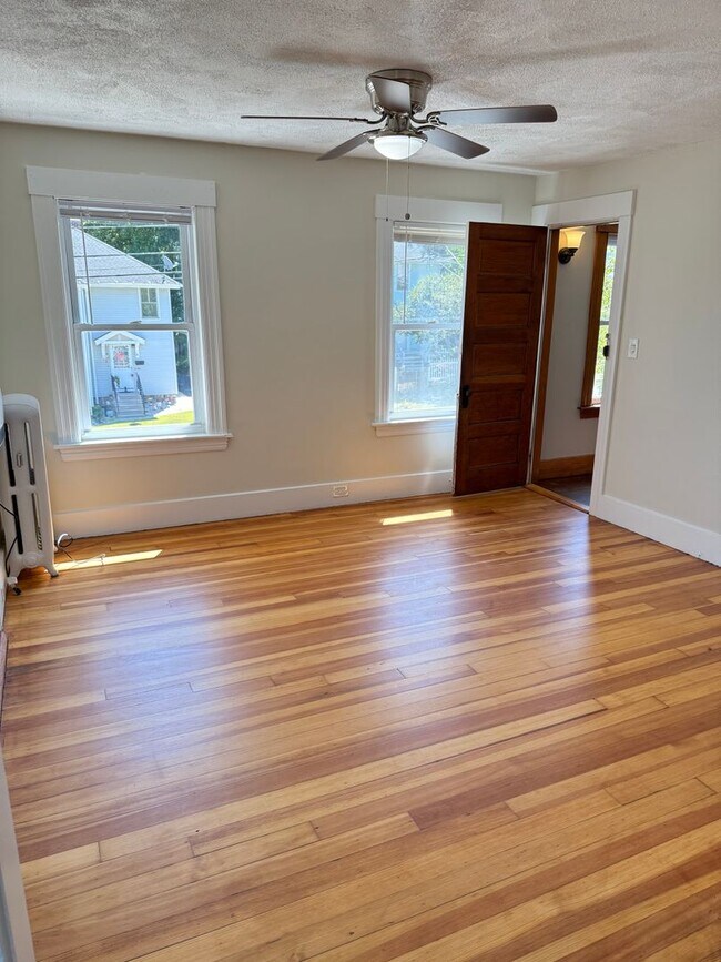 Building Photo - 48-50 Putnam St