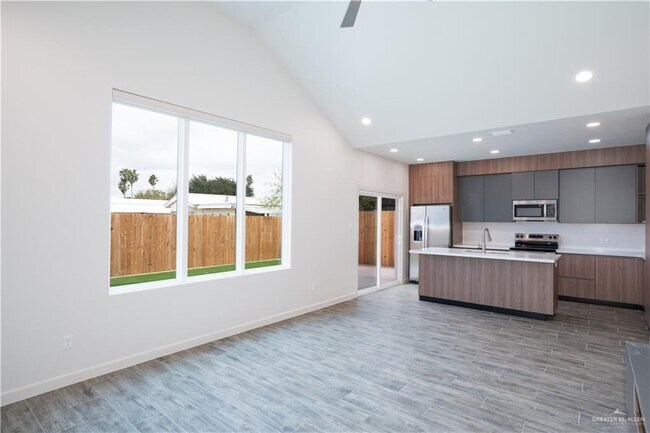 Building Photo - 31 Dragonfly St