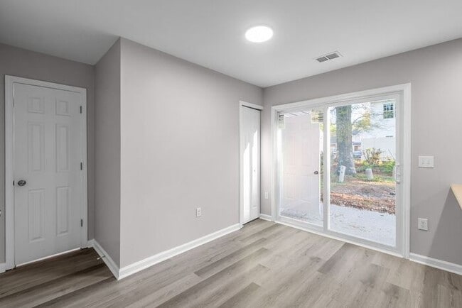 Building Photo - Hidden Gem in East Charlotte - 3 Bedrooms, Prime Location