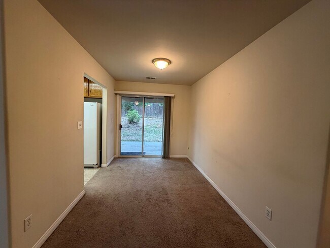 Building Photo - Take a look at this Gorgeous NW Bakersfield Home